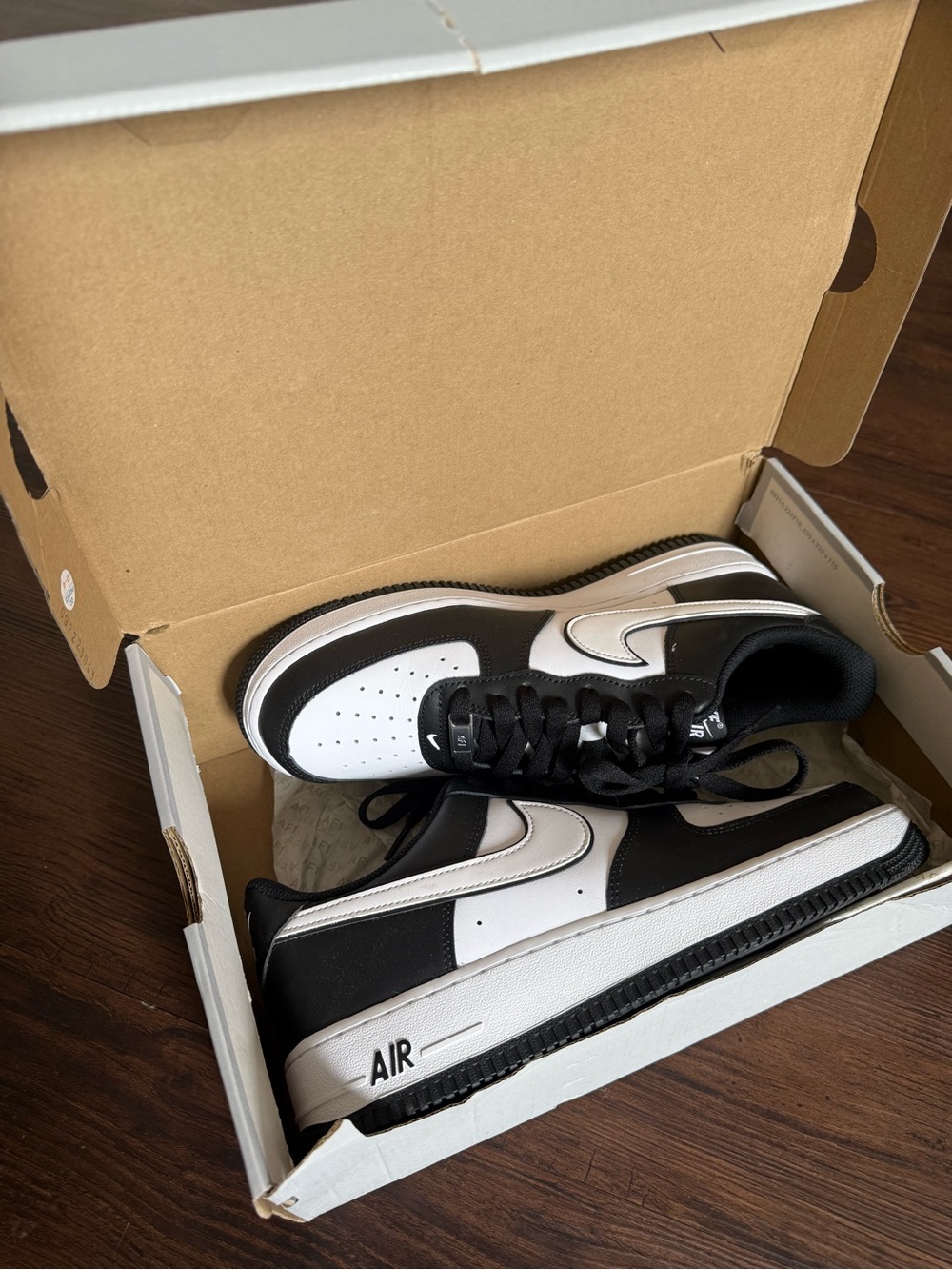 Air Force 1 - Picture 2 of 3